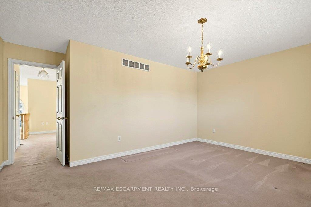 Photo 18 of 13 Chianti Crescent, Hamilton, Stoney Creek — HOMEH