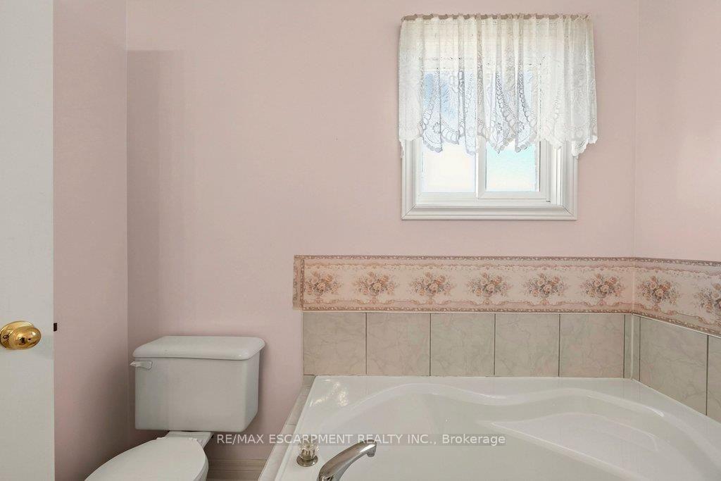 Photo 20 of 13 Chianti Crescent, Hamilton, Stoney Creek — HOMEH