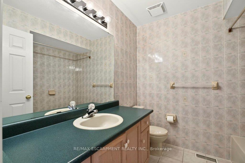 Photo 21 of 13 Chianti Crescent, Hamilton, Stoney Creek — HOMEH