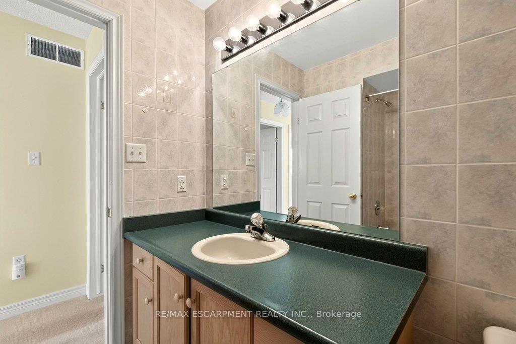 Photo 22 of 13 Chianti Crescent, Hamilton, Stoney Creek — HOMEH