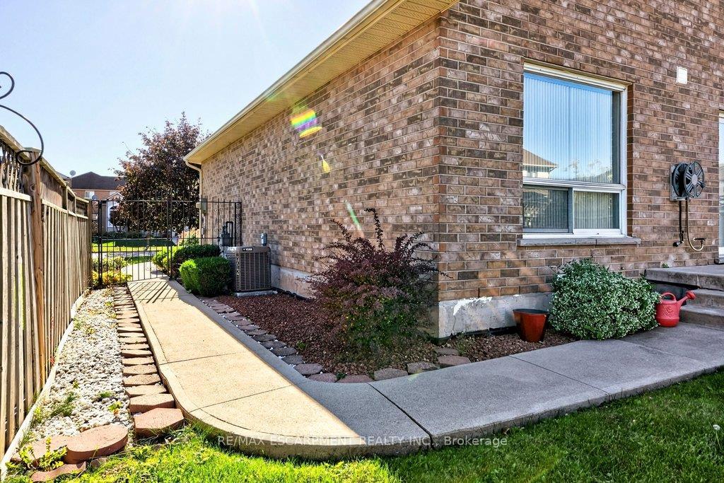 Photo 29 of 13 Chianti Crescent, Hamilton, Stoney Creek — HOMEH