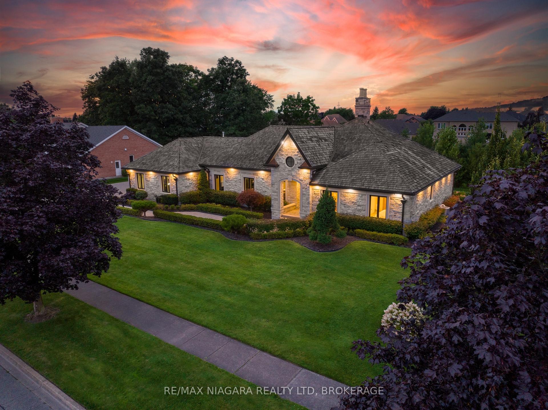 Photo 3 of 3551 Cardinal Drive, Niagara Falls, Mt. Carmel — HOMEH