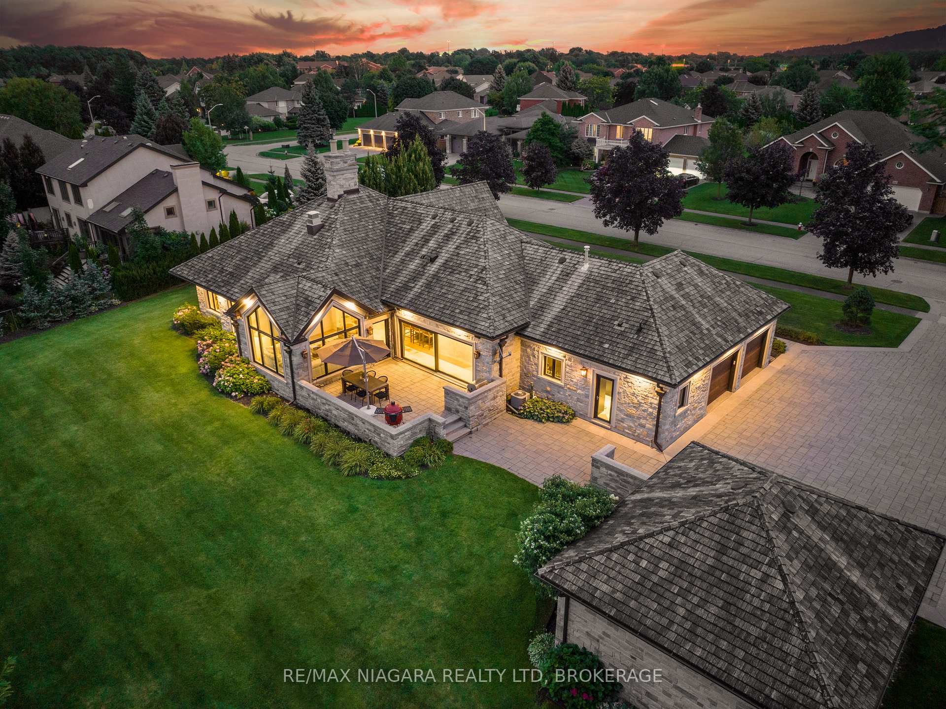 Photo 4 of 3551 Cardinal Drive, Niagara Falls, Mt. Carmel — HOMEH