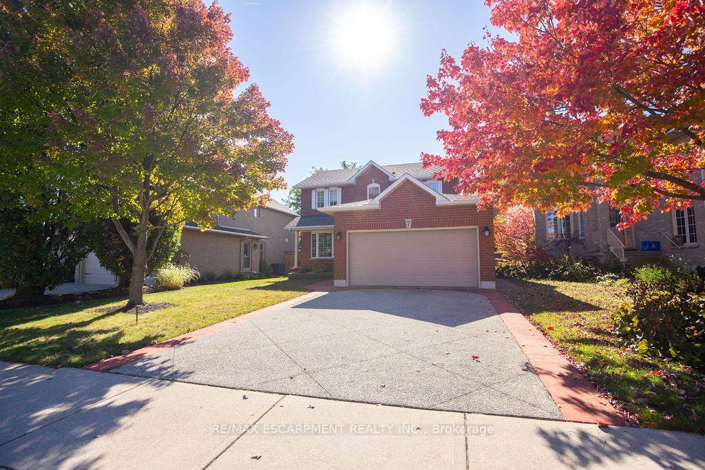 Photo 2 of 7 Falconbridge Drive, Hamilton, Carpenter — HOMEH