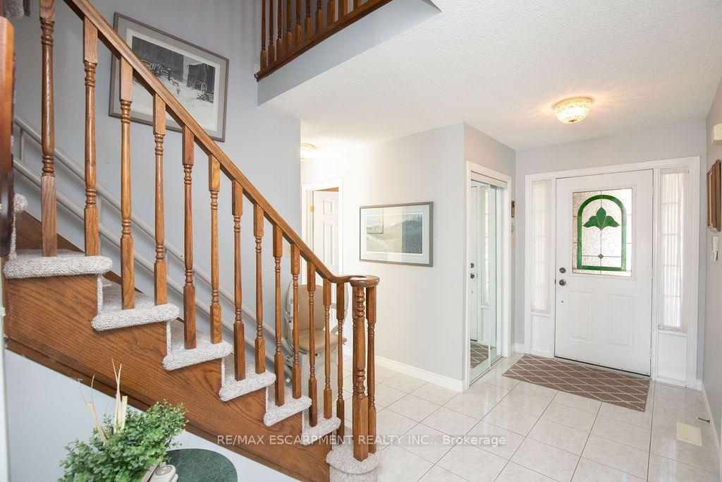 Photo 4 of 7 Falconbridge Drive, Hamilton, Carpenter — HOMEH