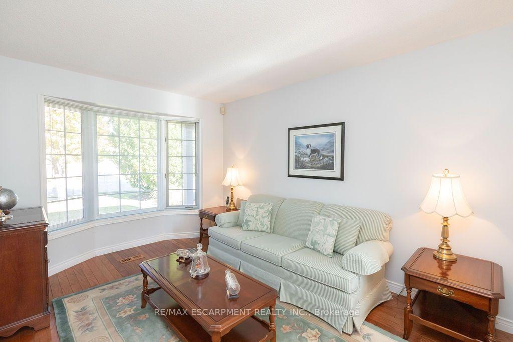 Photo 5 of 7 Falconbridge Drive, Hamilton, Carpenter — HOMEH