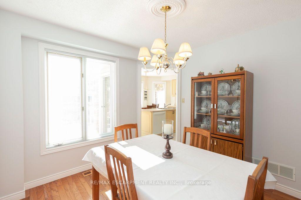 Photo 8 of 7 Falconbridge Drive, Hamilton, Carpenter — HOMEH