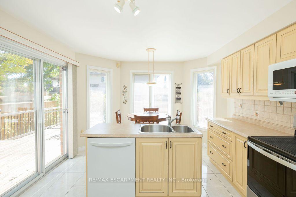 Photo 10 of 7 Falconbridge Drive, Hamilton, Carpenter — HOMEH