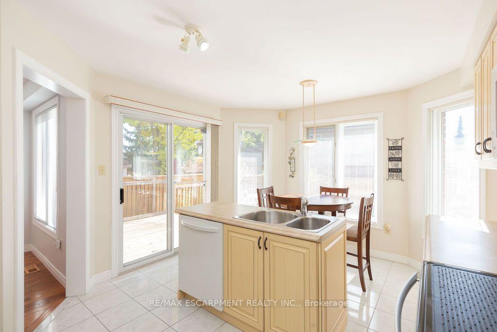 Photo 11 of 7 Falconbridge Drive, Hamilton, Carpenter — HOMEH