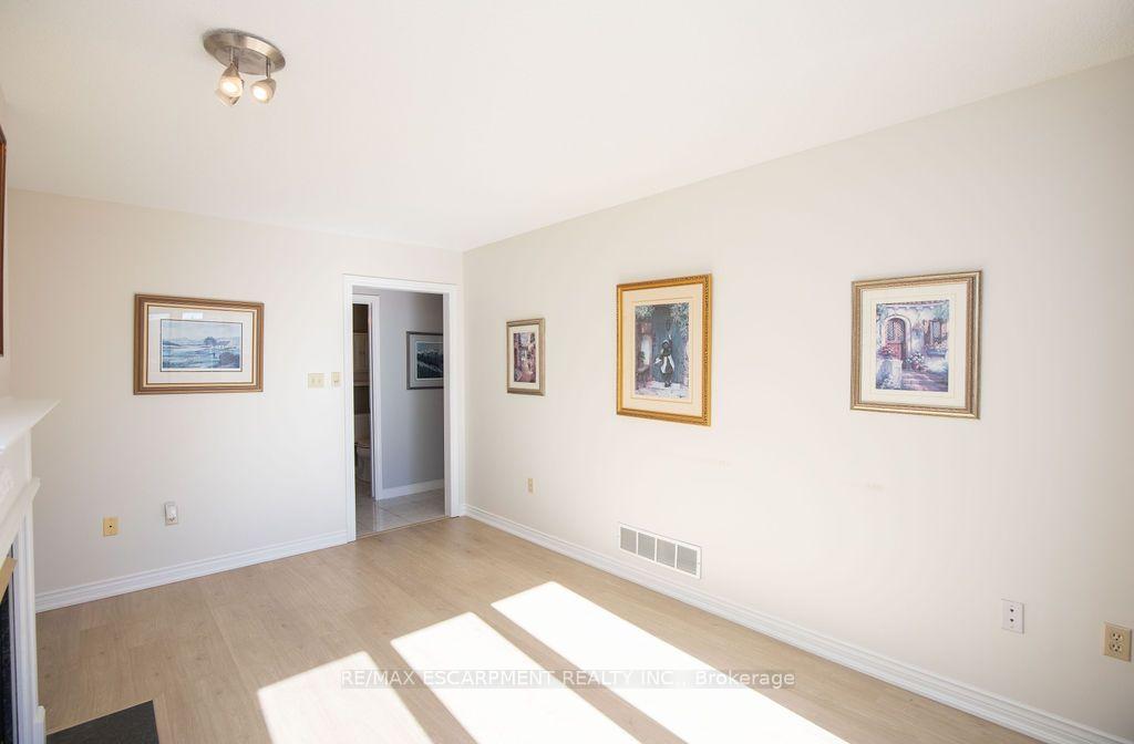 Photo 16 of 7 Falconbridge Drive, Hamilton, Carpenter — HOMEH