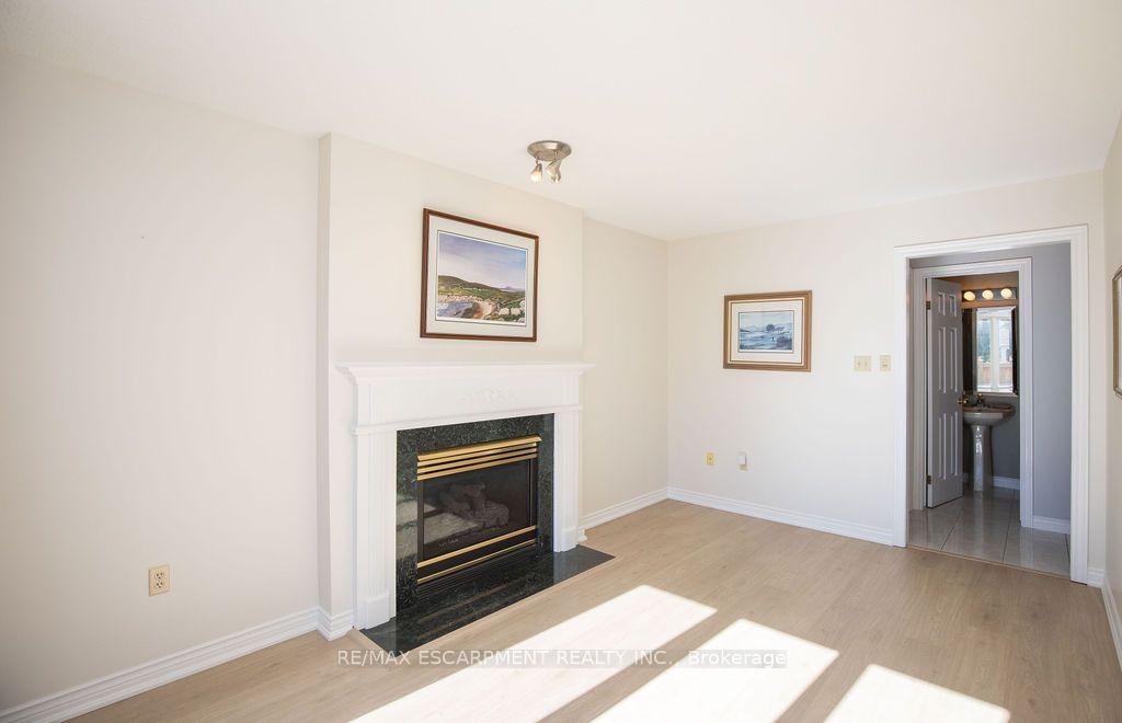 Photo 17 of 7 Falconbridge Drive, Hamilton, Carpenter — HOMEH
