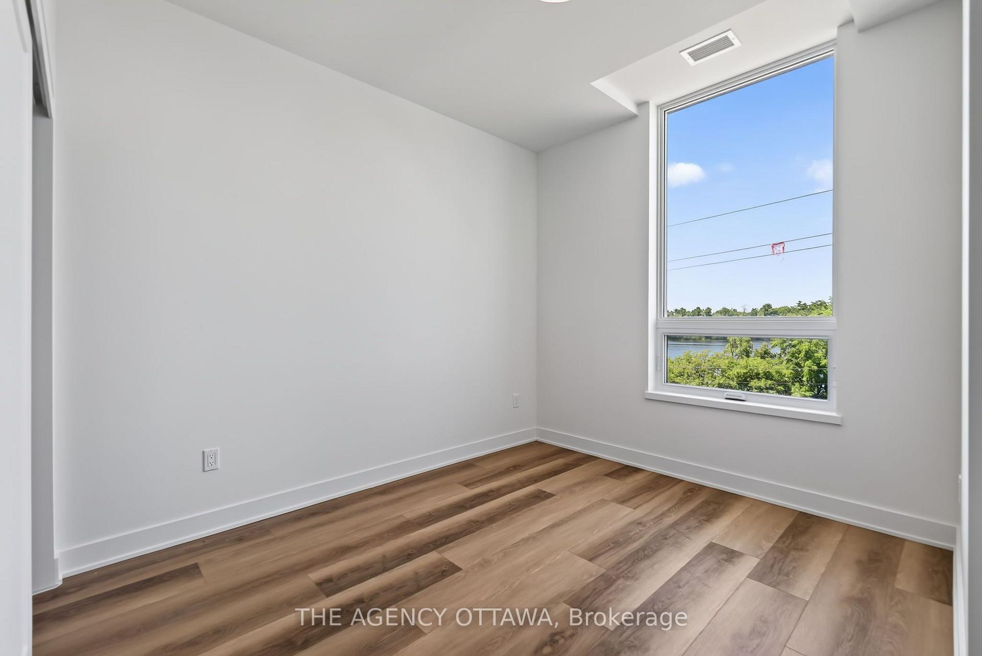 Photo 8 of Unit 306, 3085 Riverside Drive, Ottawa, Mooneys Bay/Riverside Park — HOMEH
