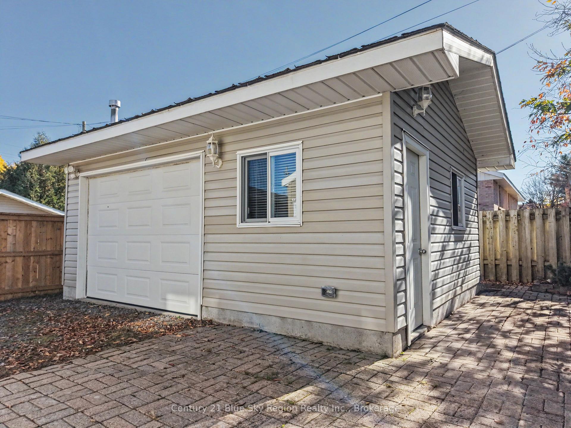Photo 3 of 691 Robarts Avenue, North Bay, Widdifield — HOMEH