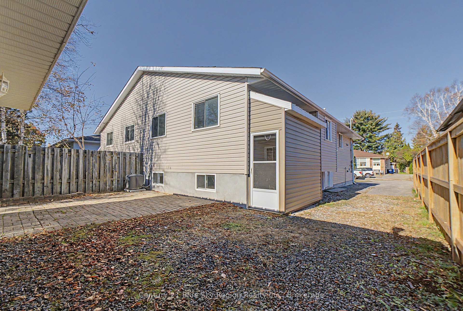 Photo 9 of 691 Robarts Avenue, North Bay, Widdifield — HOMEH