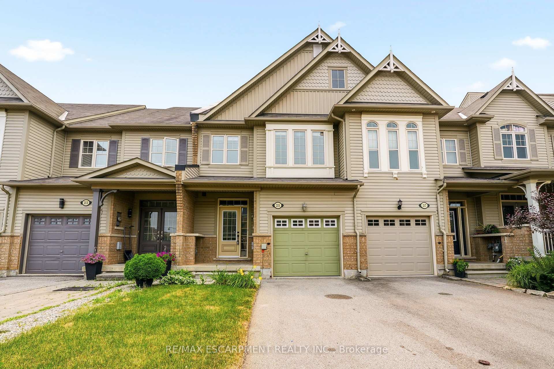Photo 2 of 215 Nisbet Boulevard, Hamilton, Waterdown — HOMEH
