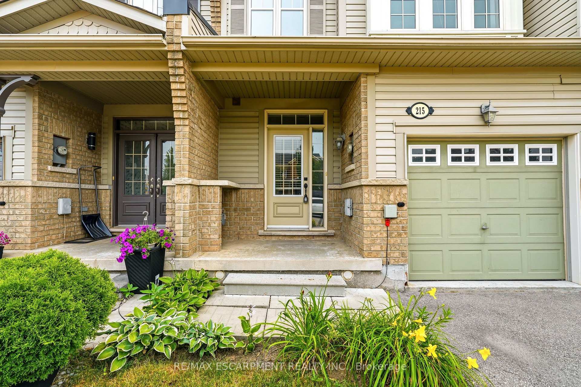 Photo 3 of 215 Nisbet Boulevard, Hamilton, Waterdown — HOMEH