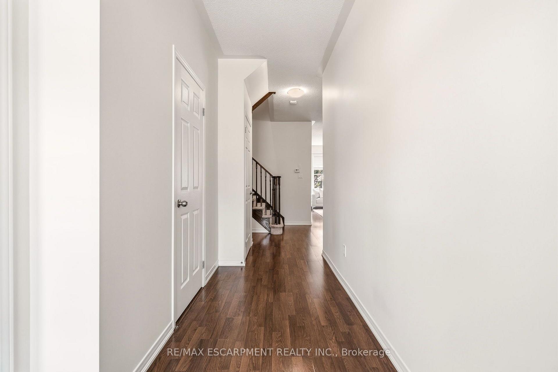Photo 5 of 215 Nisbet Boulevard, Hamilton, Waterdown — HOMEH