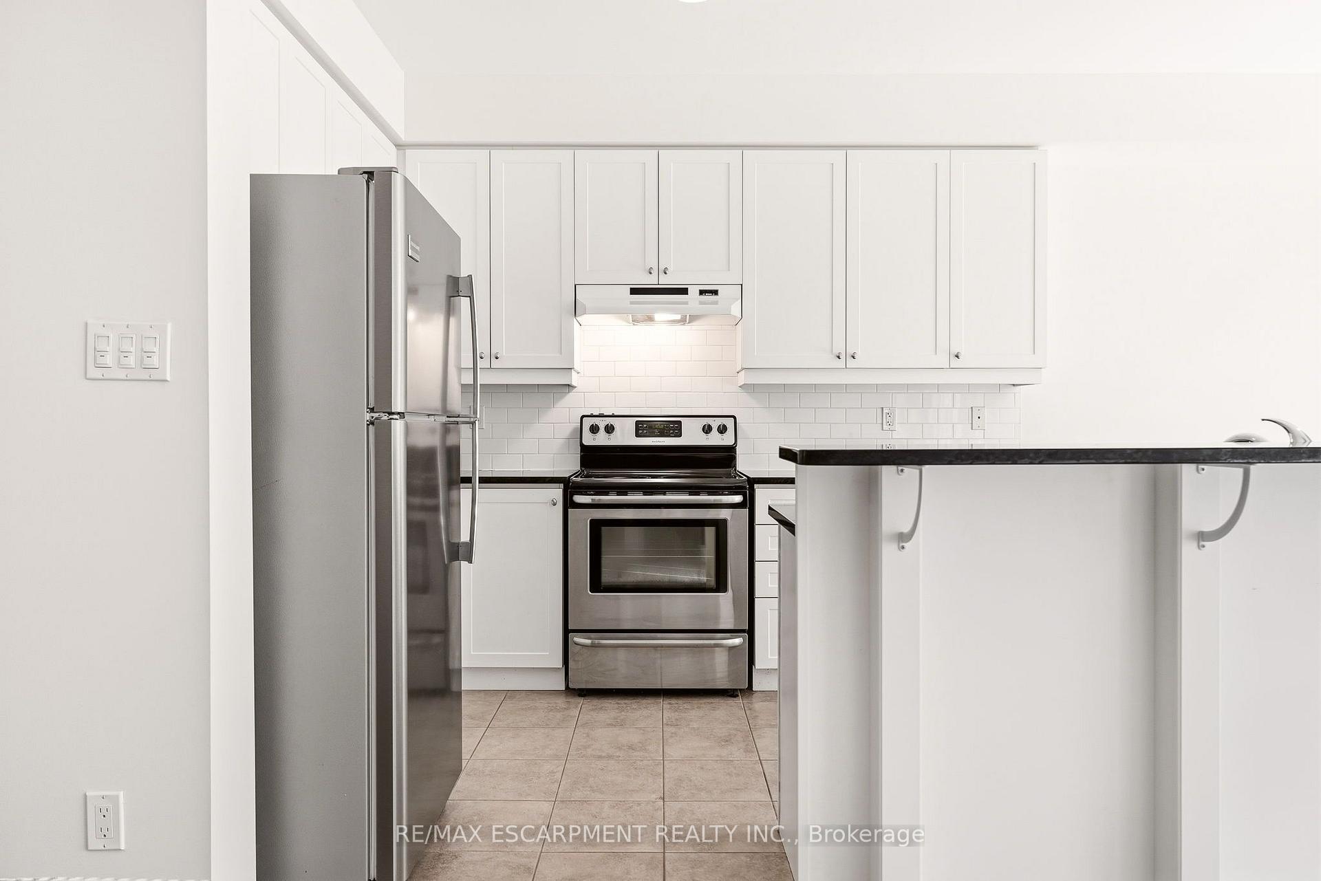 Photo 12 of 215 Nisbet Boulevard, Hamilton, Waterdown — HOMEH