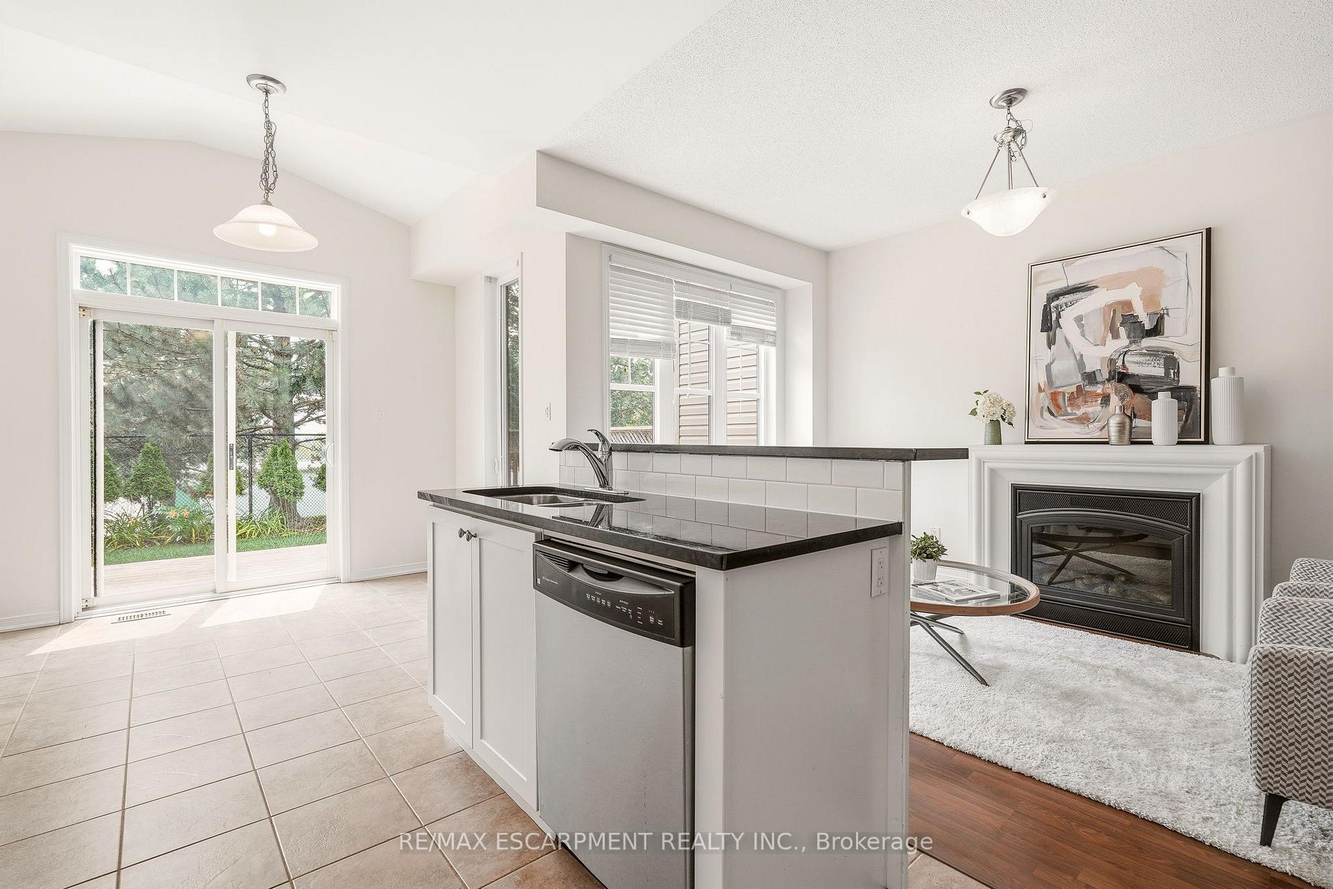 Photo 15 of 215 Nisbet Boulevard, Hamilton, Waterdown — HOMEH