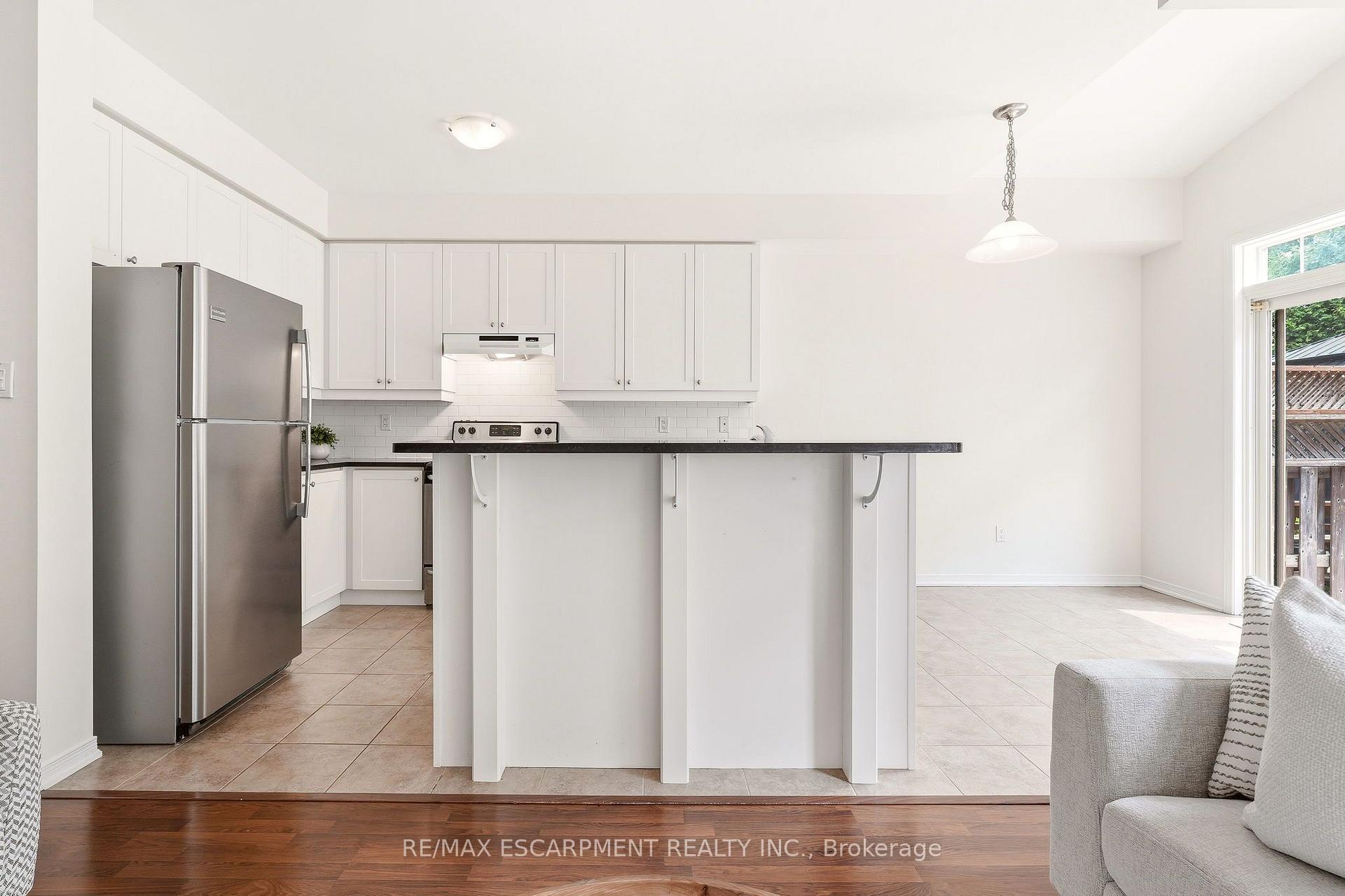 Photo 18 of 215 Nisbet Boulevard, Hamilton, Waterdown — HOMEH