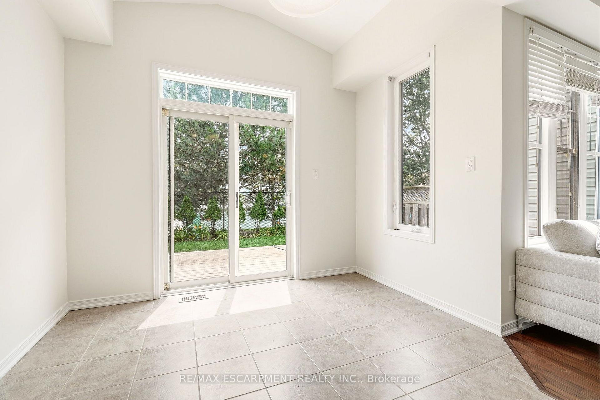 Photo 19 of 215 Nisbet Boulevard, Hamilton, Waterdown — HOMEH