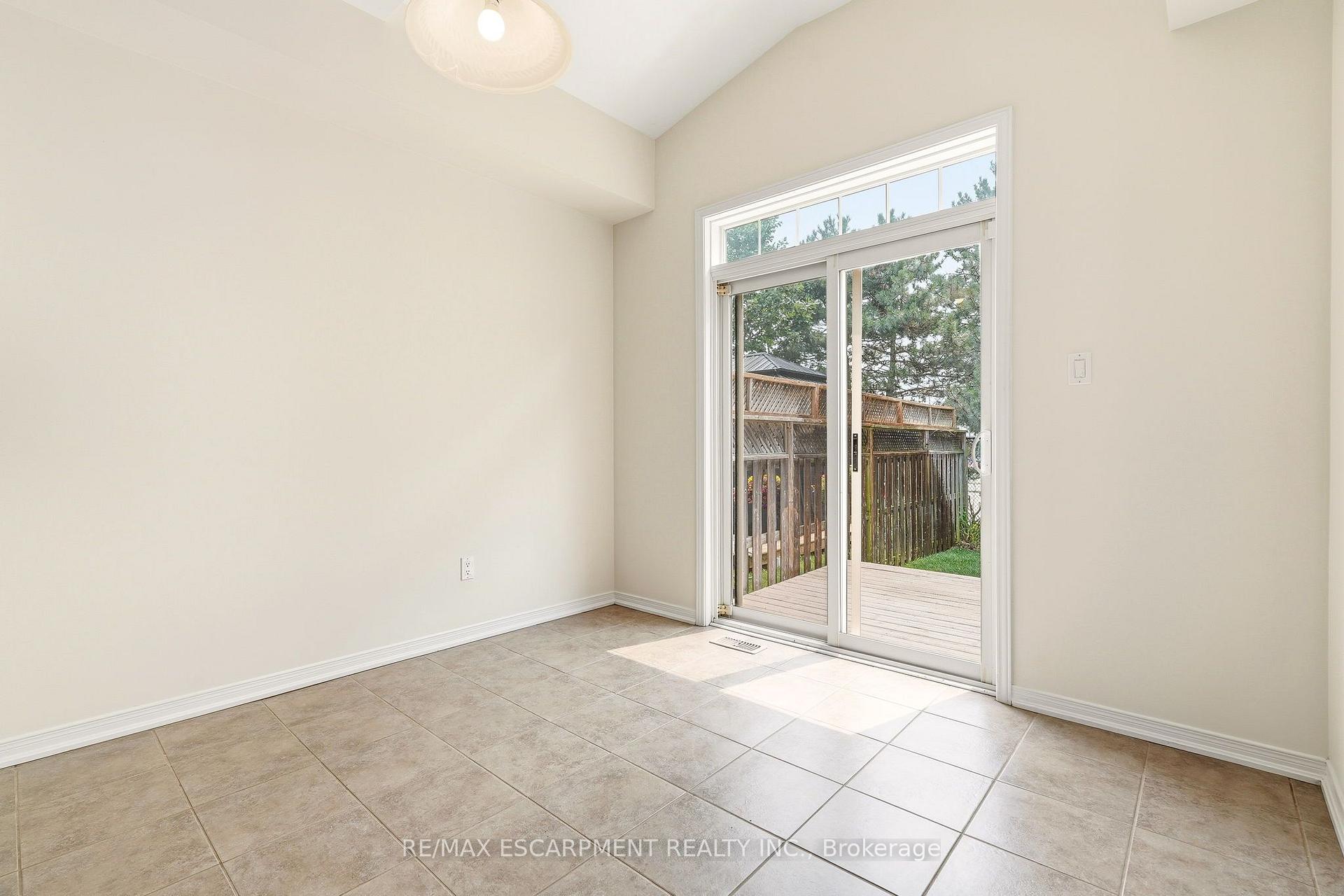 Photo 20 of 215 Nisbet Boulevard, Hamilton, Waterdown — HOMEH