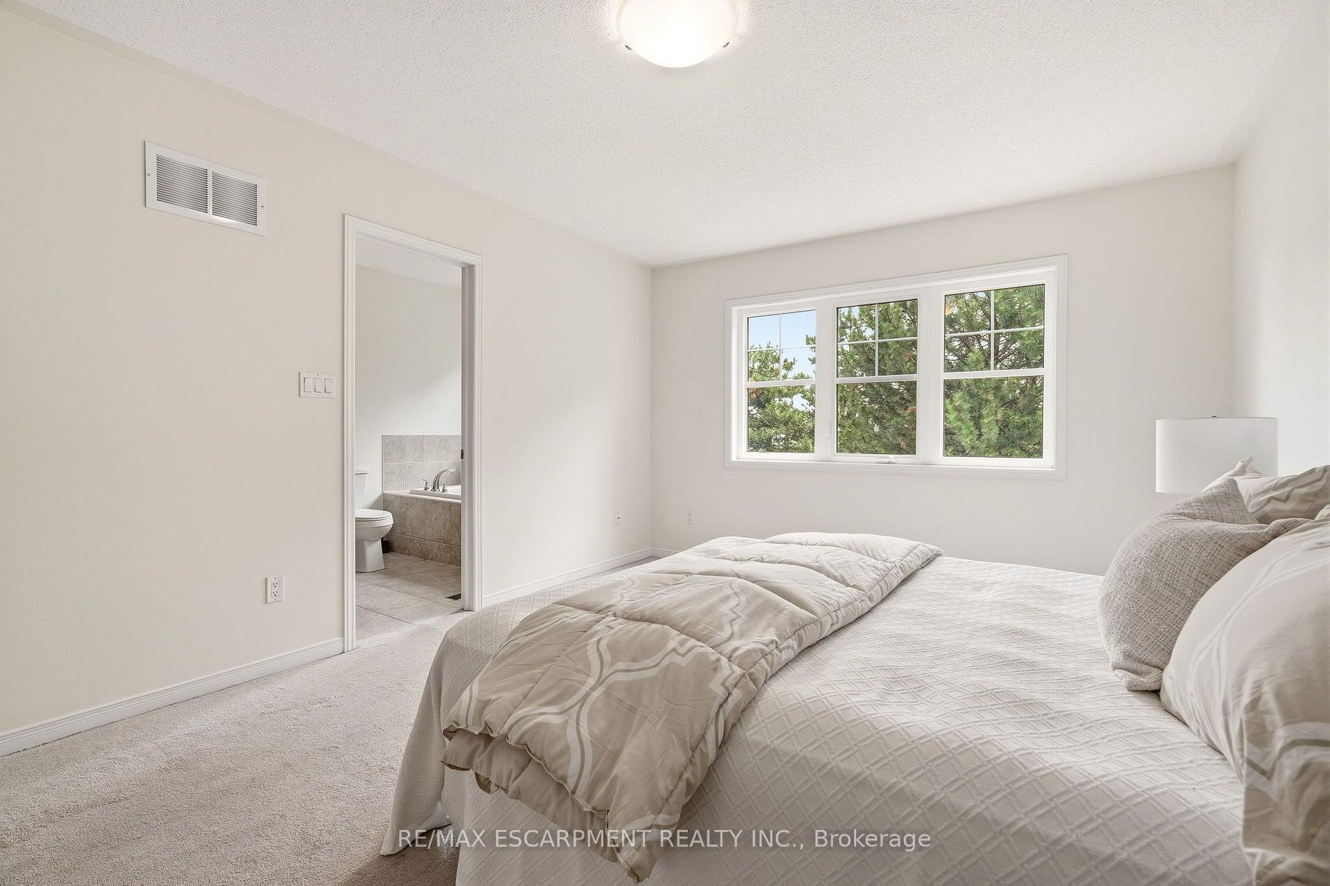 Photo 26 of 215 Nisbet Boulevard, Hamilton, Waterdown — HOMEH