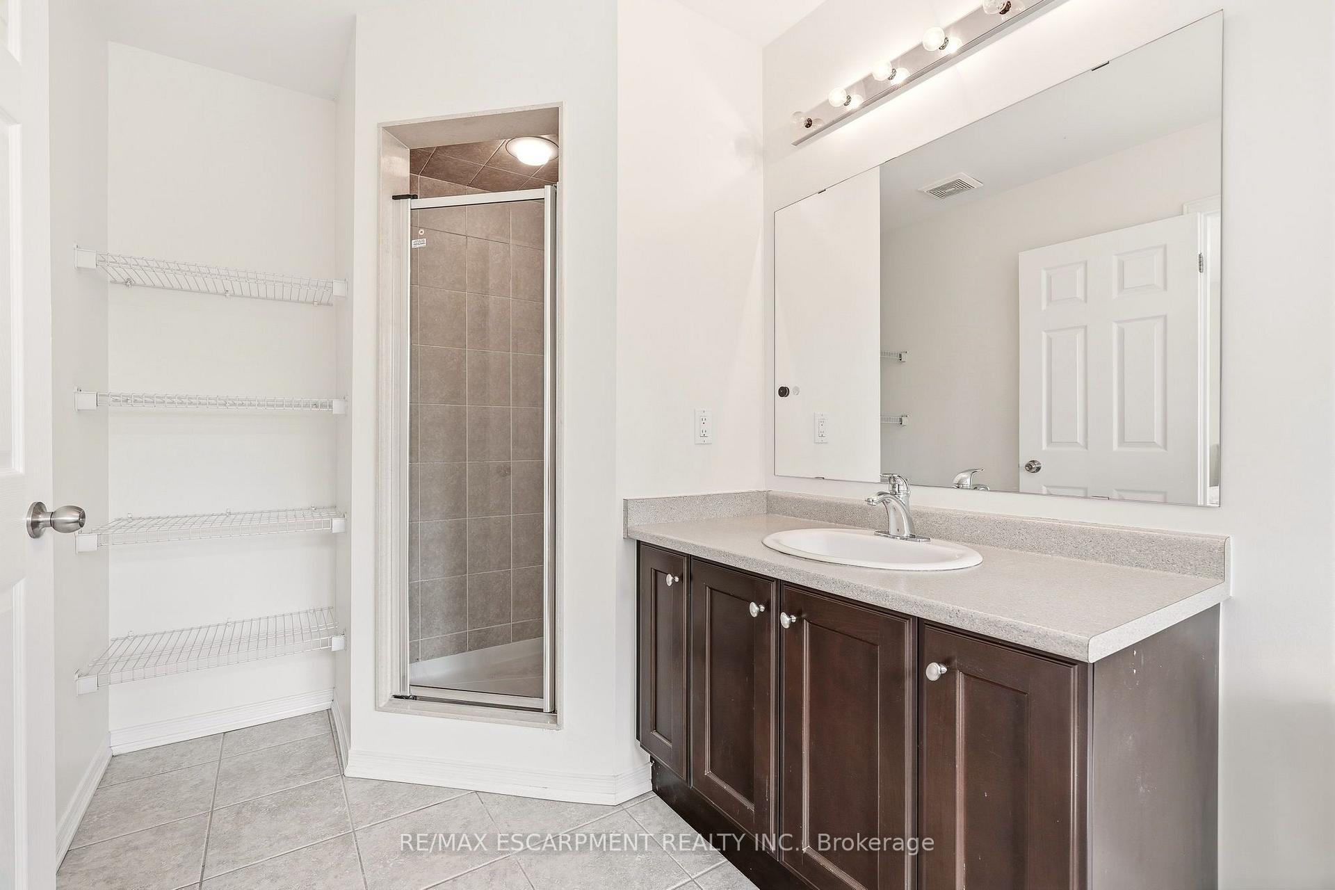 Photo 29 of 215 Nisbet Boulevard, Hamilton, Waterdown — HOMEH
