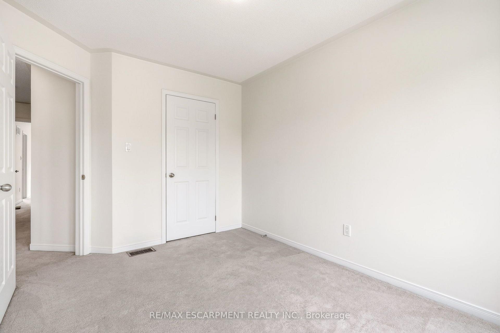 Photo 31 of 215 Nisbet Boulevard, Hamilton, Waterdown — HOMEH