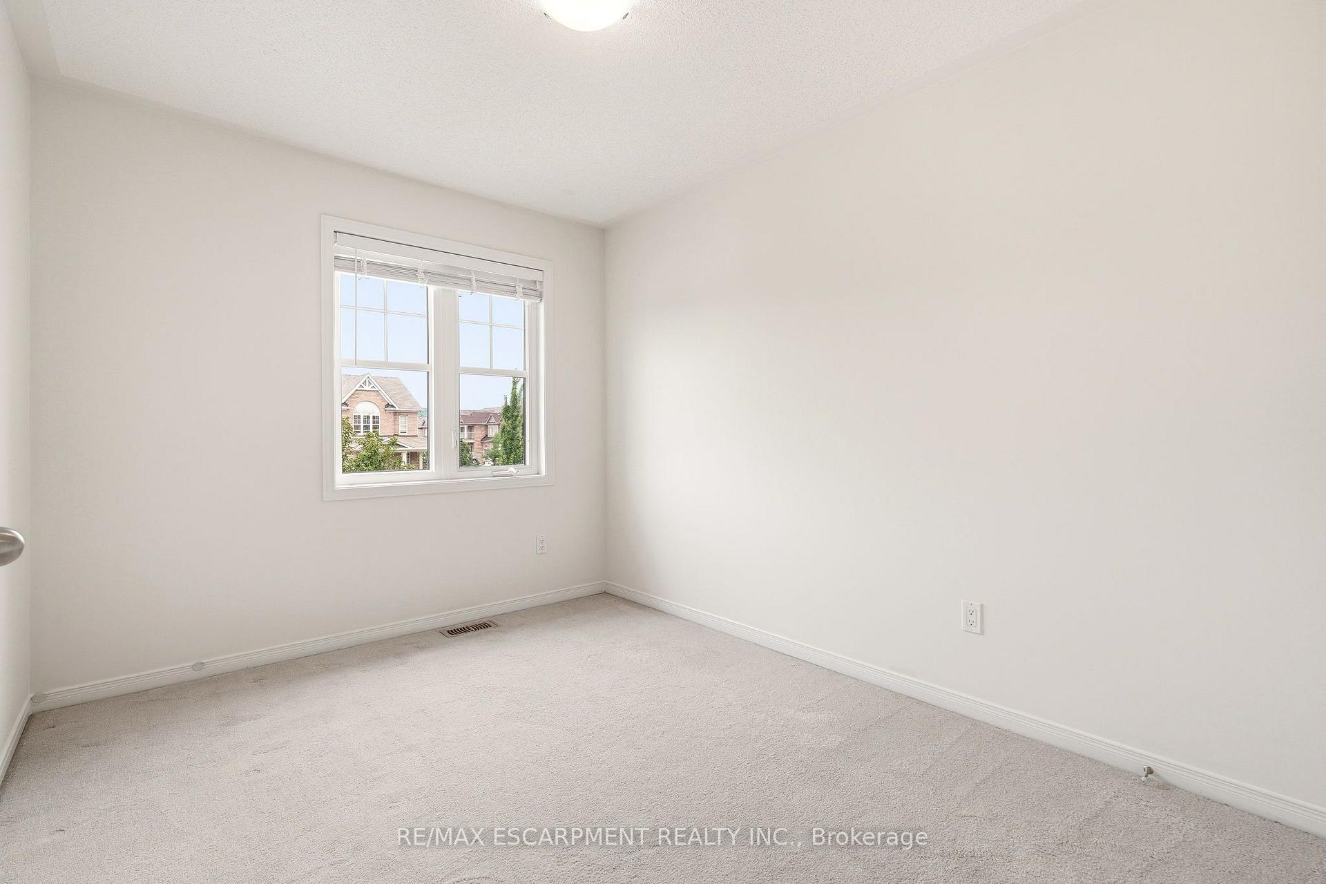 Photo 32 of 215 Nisbet Boulevard, Hamilton, Waterdown — HOMEH