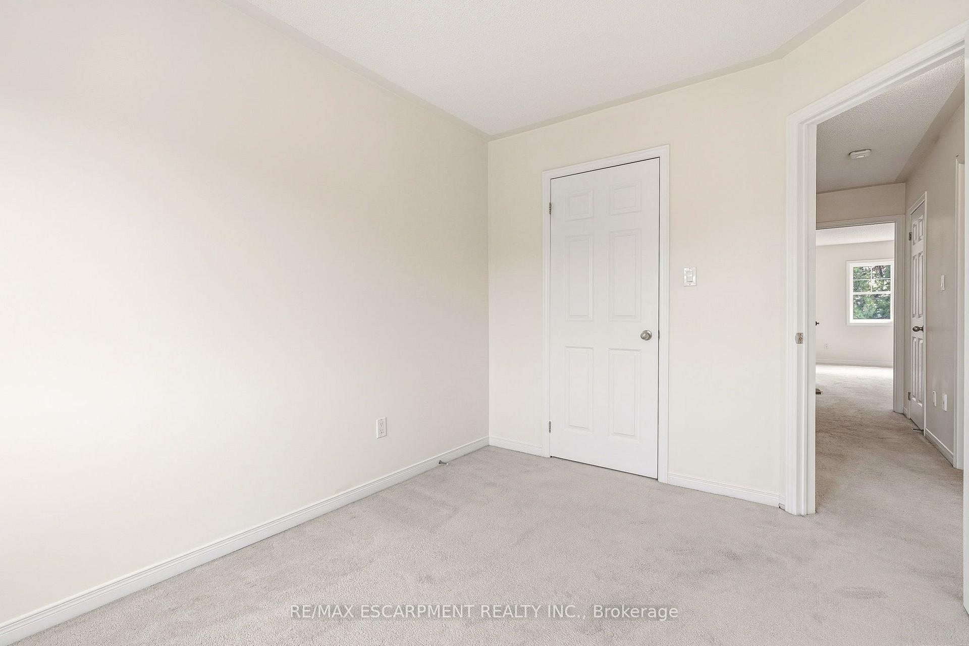 Photo 33 of 215 Nisbet Boulevard, Hamilton, Waterdown — HOMEH