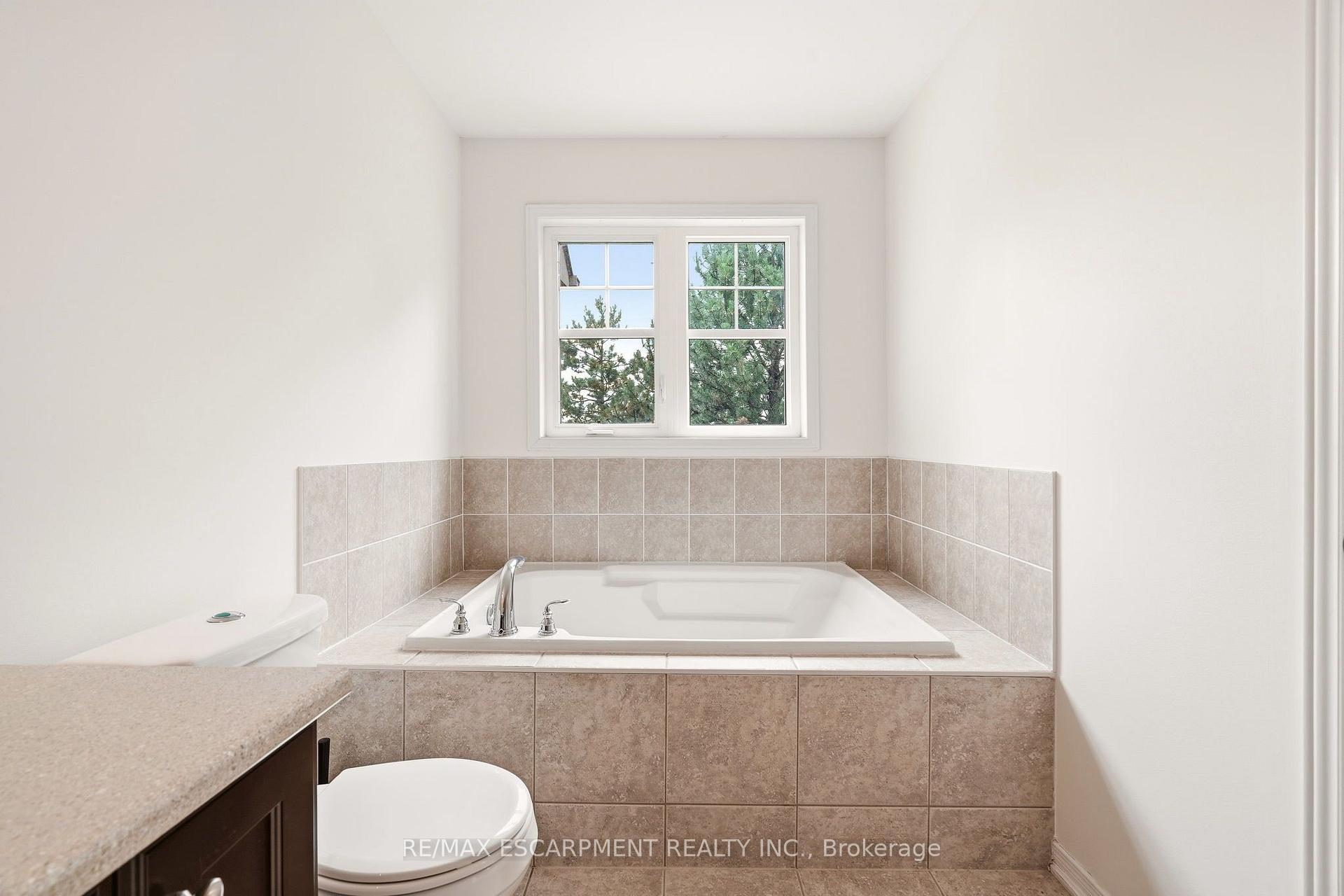 Photo 34 of 215 Nisbet Boulevard, Hamilton, Waterdown — HOMEH