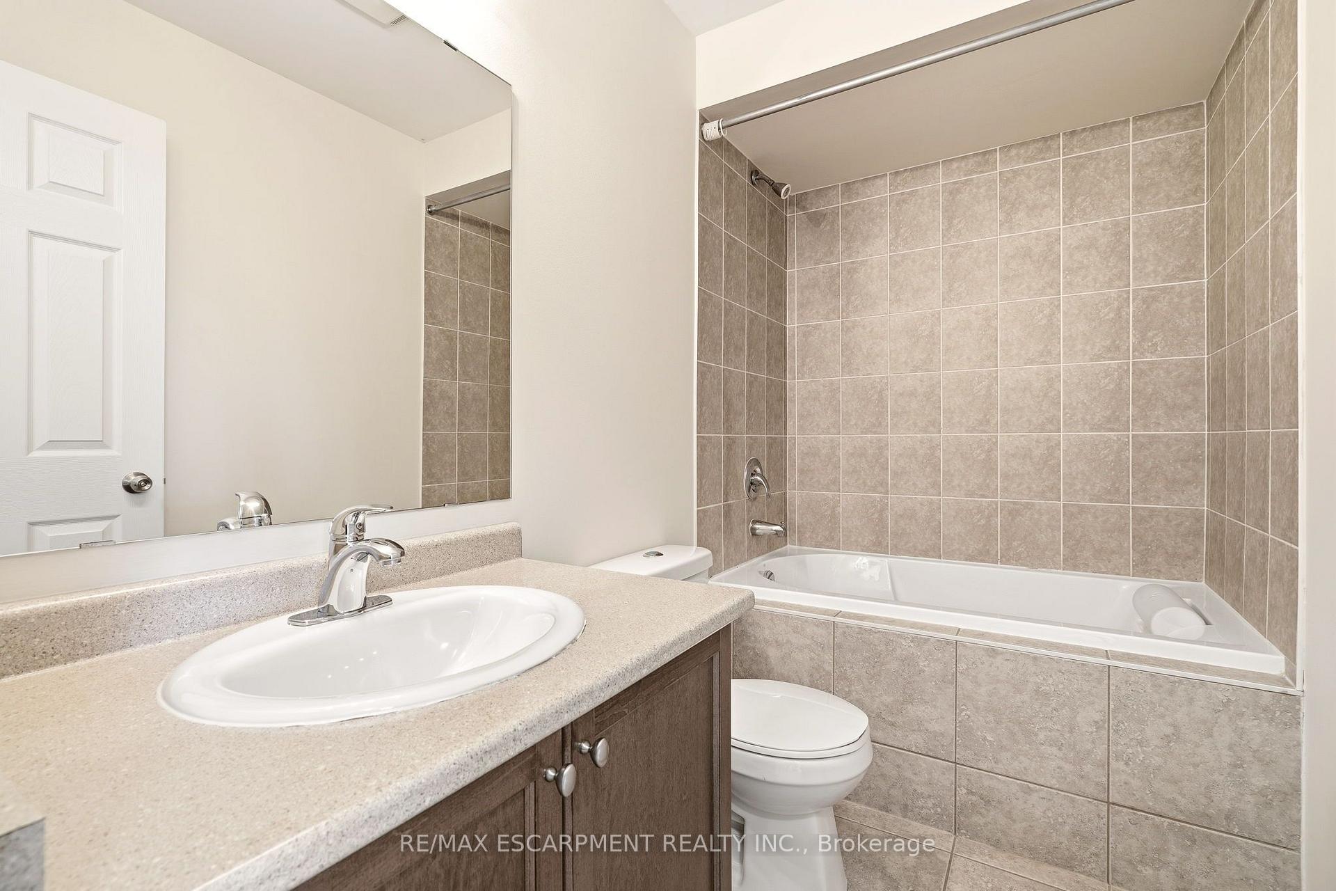 Photo 35 of 215 Nisbet Boulevard, Hamilton, Waterdown — HOMEH