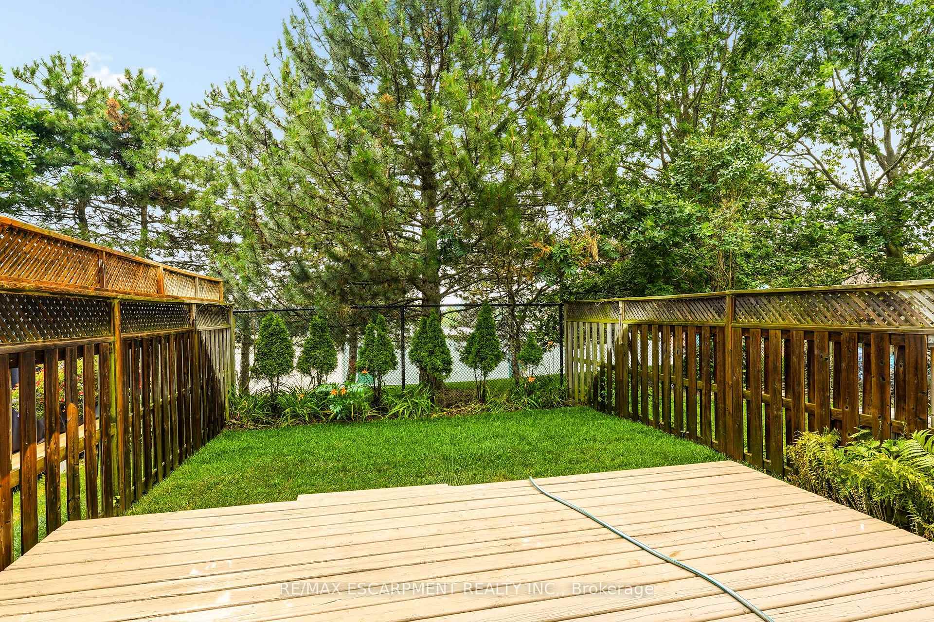 Photo 40 of 215 Nisbet Boulevard, Hamilton, Waterdown — HOMEH