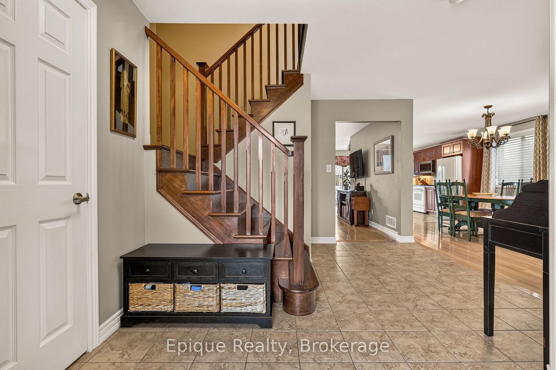 Photo 4 of 184 Locheed Drive, Hamilton, Lisgar — HOMEH