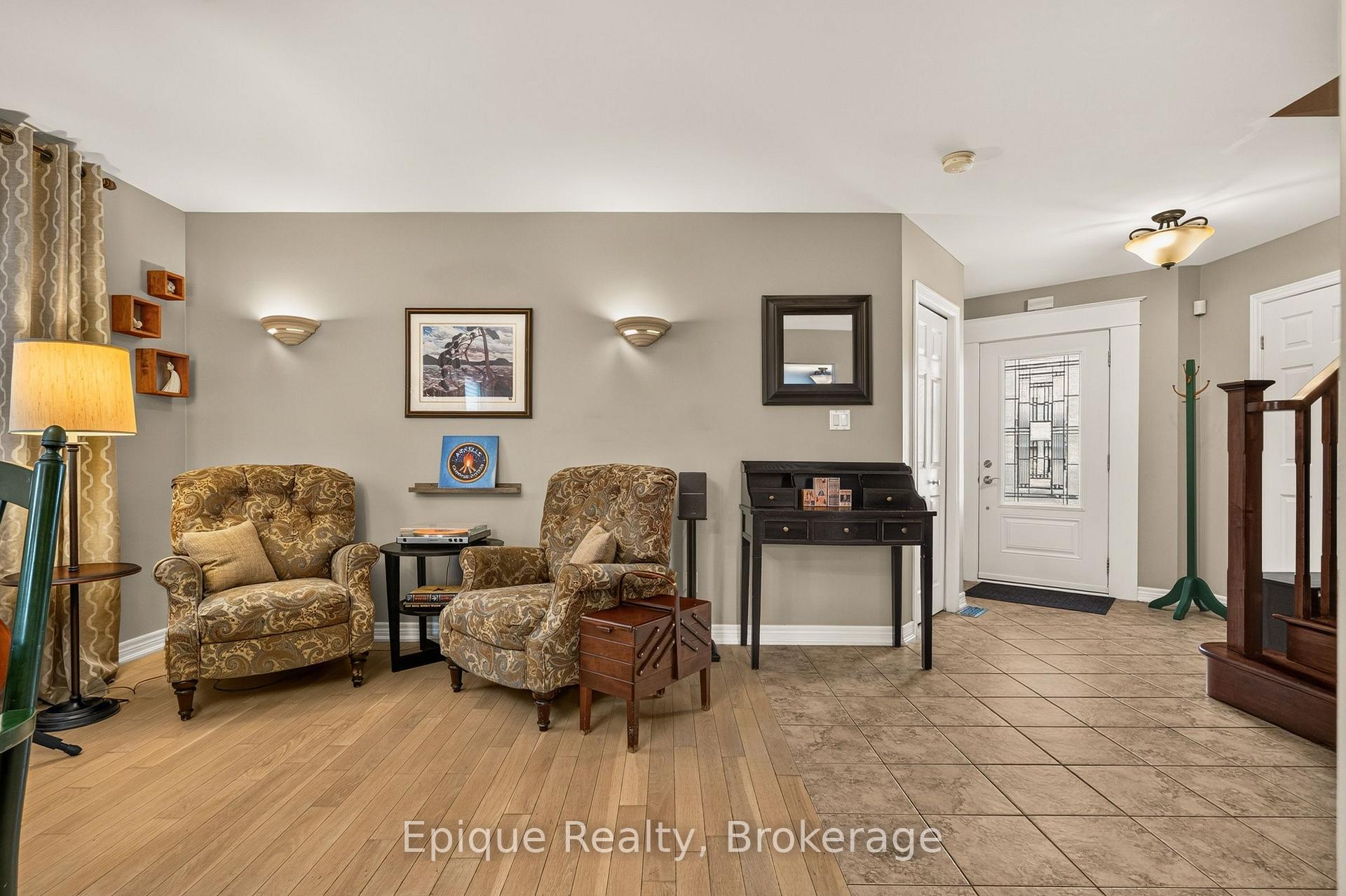 Photo 5 of 184 Locheed Drive, Hamilton, Lisgar — HOMEH