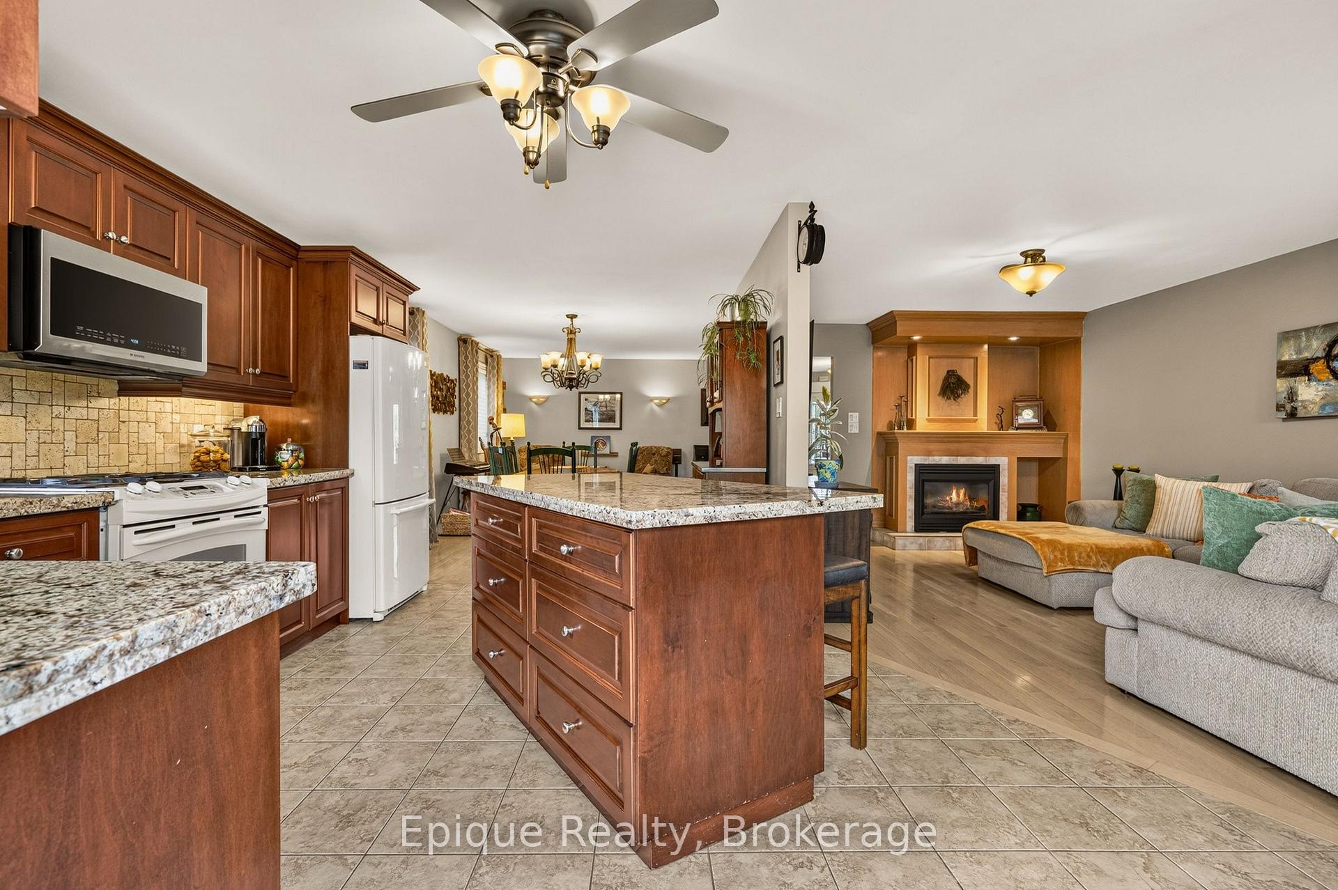 Photo 11 of 184 Locheed Drive, Hamilton, Lisgar — HOMEH