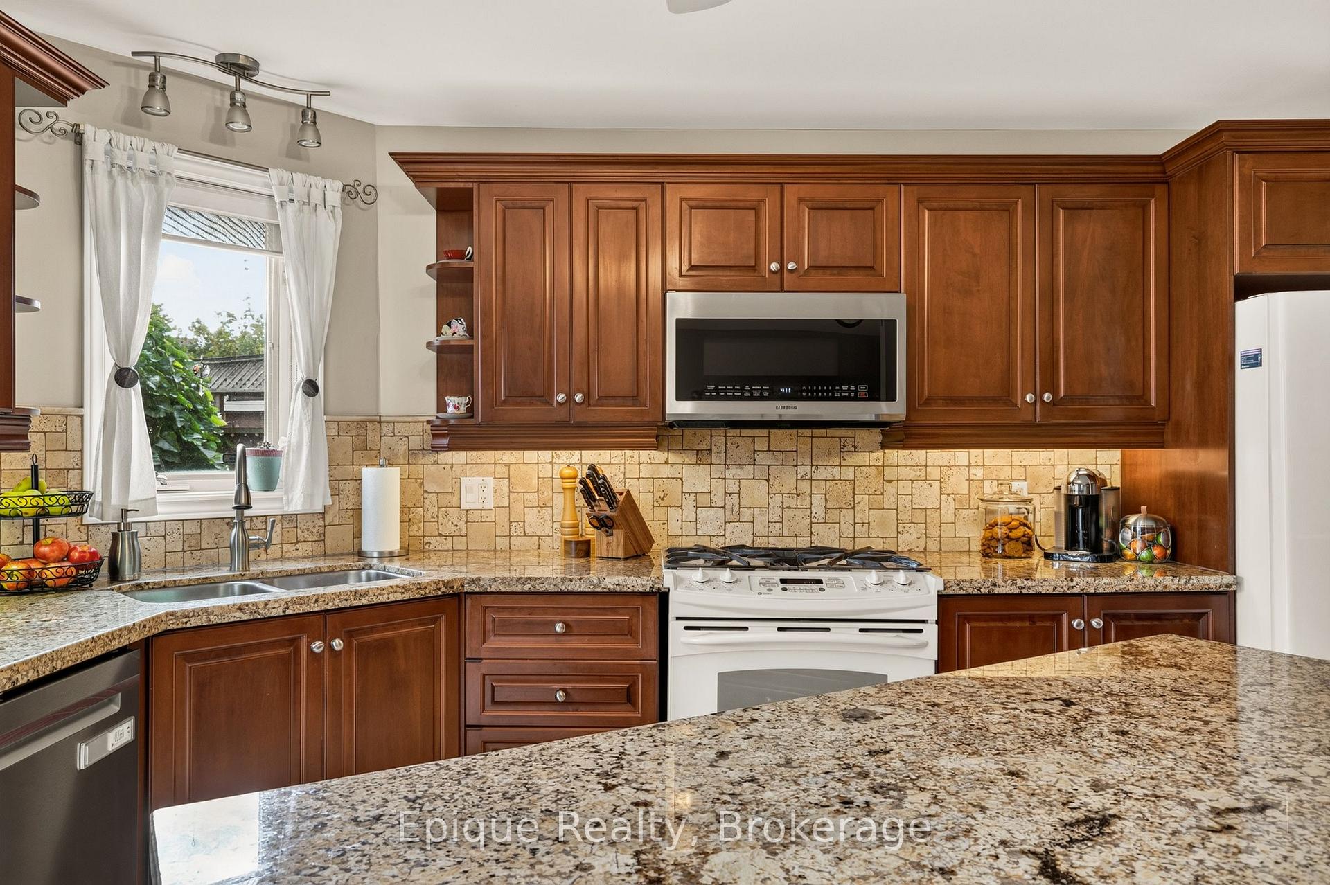 Photo 13 of 184 Locheed Drive, Hamilton, Lisgar — HOMEH