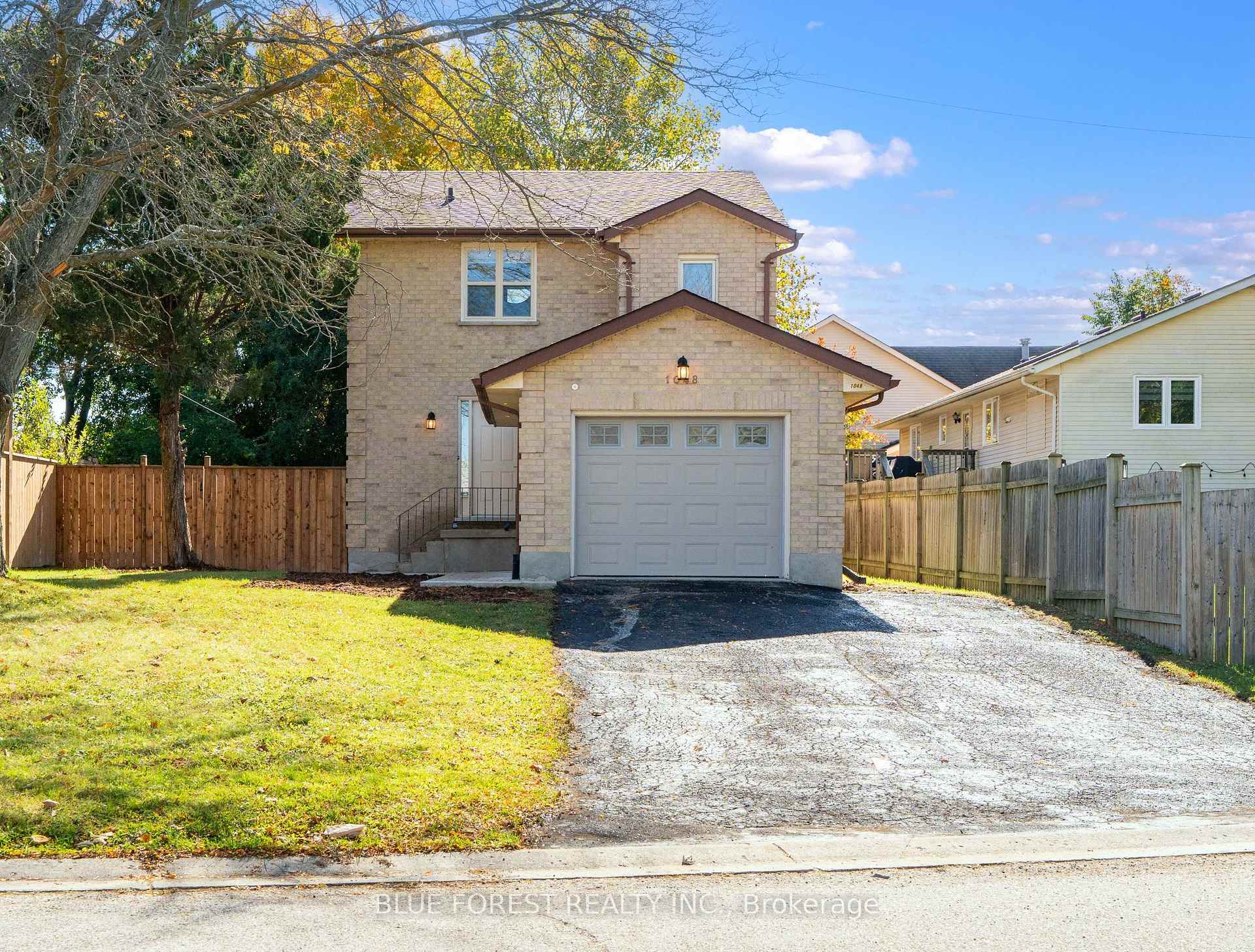 Photo 1 of 1048 Mahogany Road, London, North P — HOMEH