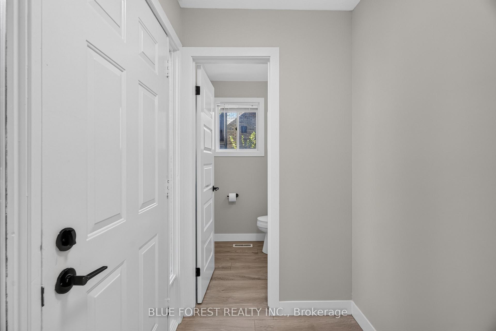 Photo 3 of 1048 Mahogany Road, London, North P — HOMEH