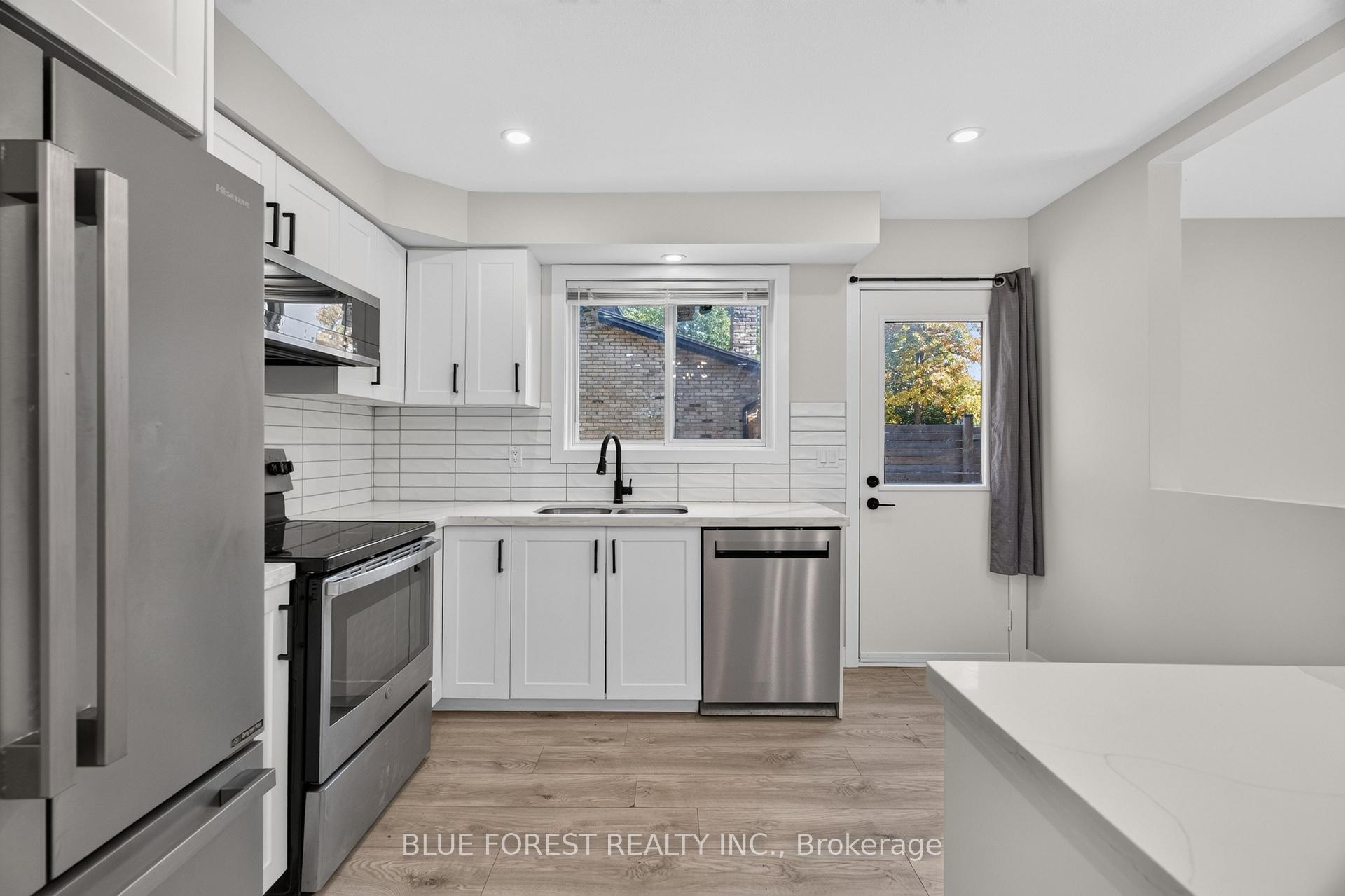 Photo 10 of 1048 Mahogany Road, London, North P — HOMEH