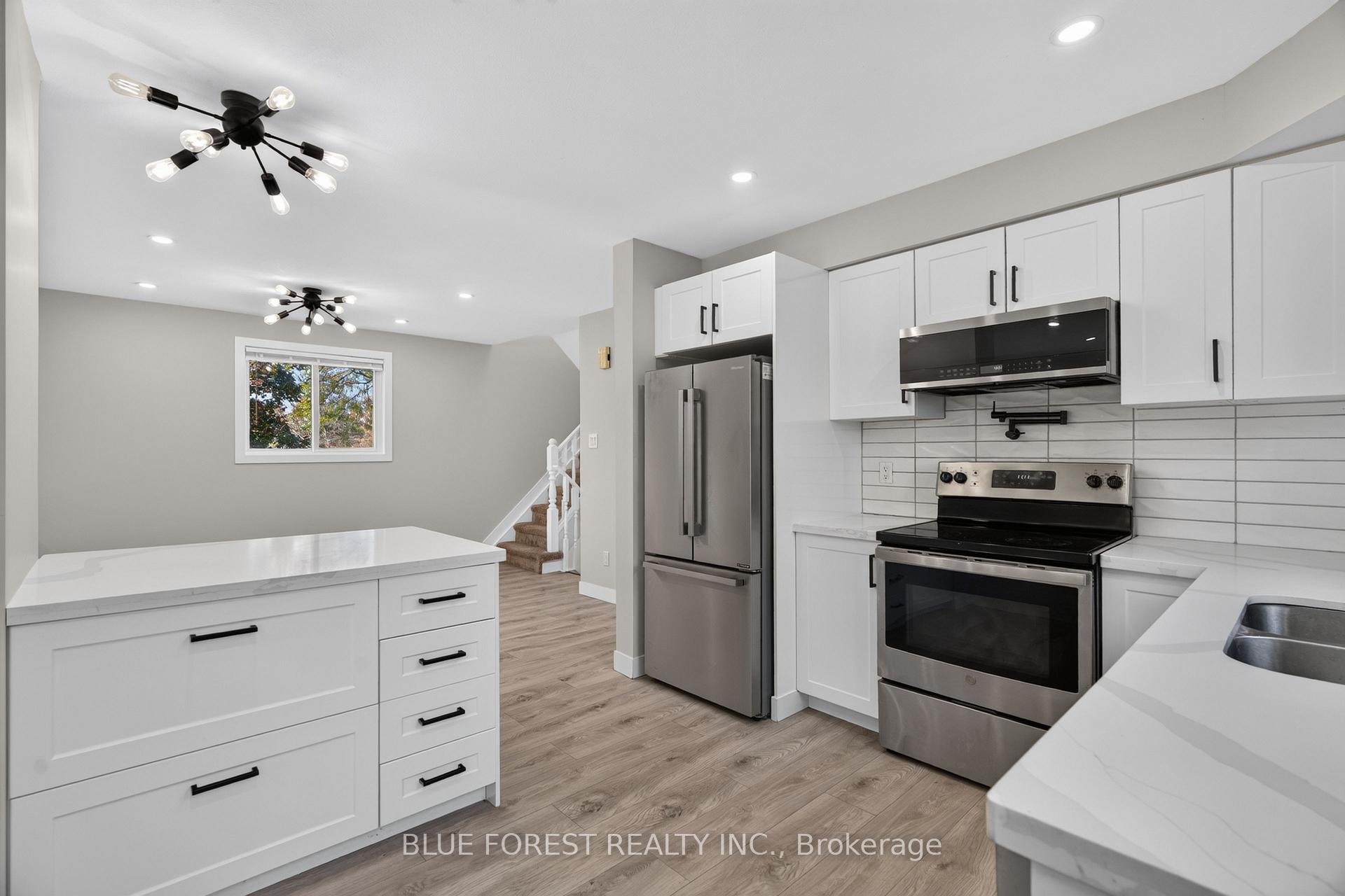 Photo 11 of 1048 Mahogany Road, London, North P — HOMEH