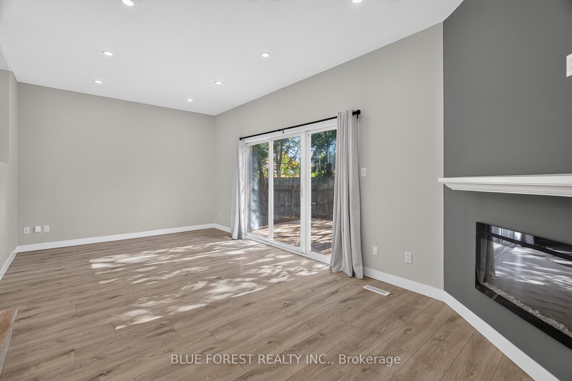 Photo 14 of 1048 Mahogany Road, London, North P — HOMEH