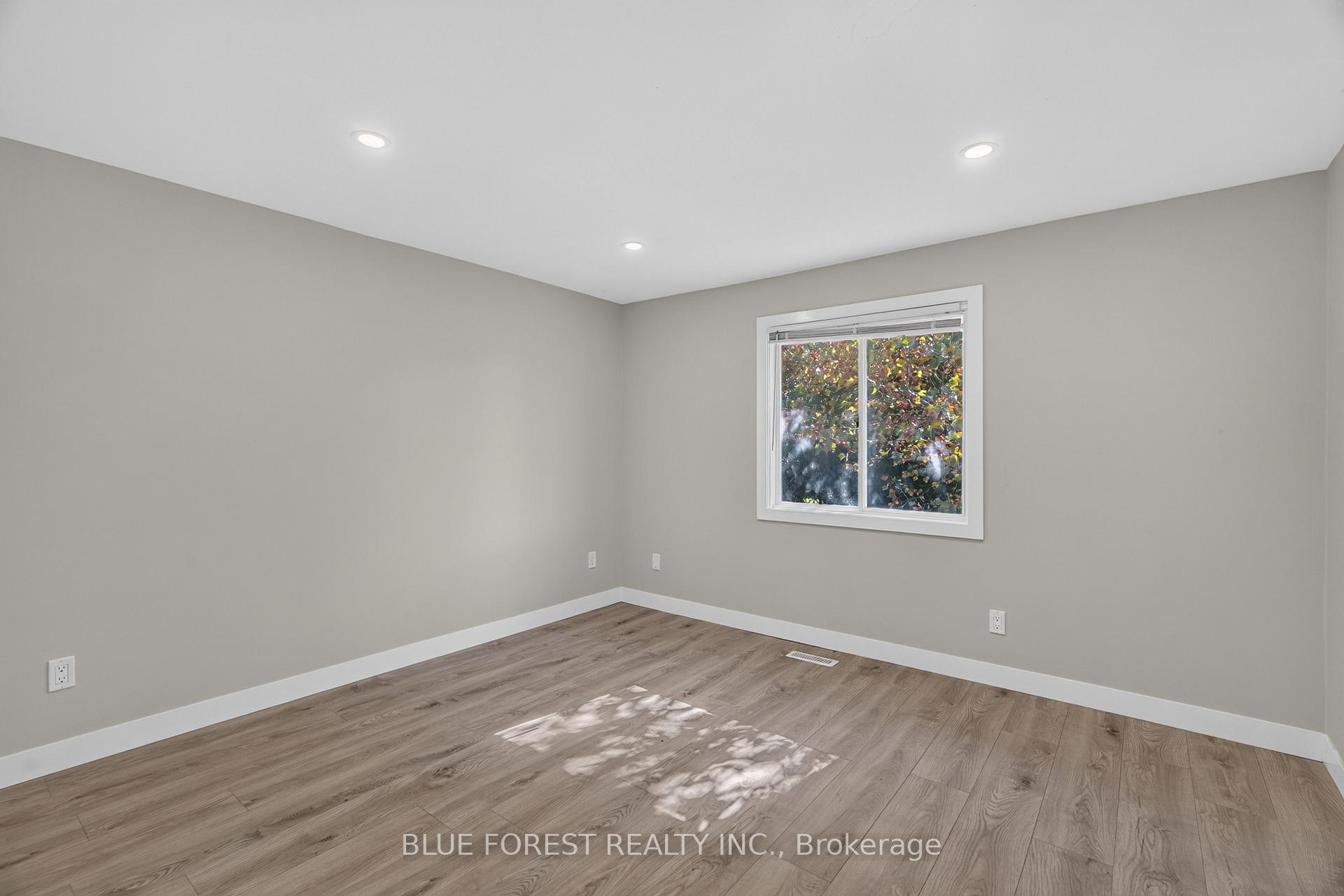 Photo 21 of 1048 Mahogany Road, London, North P — HOMEH
