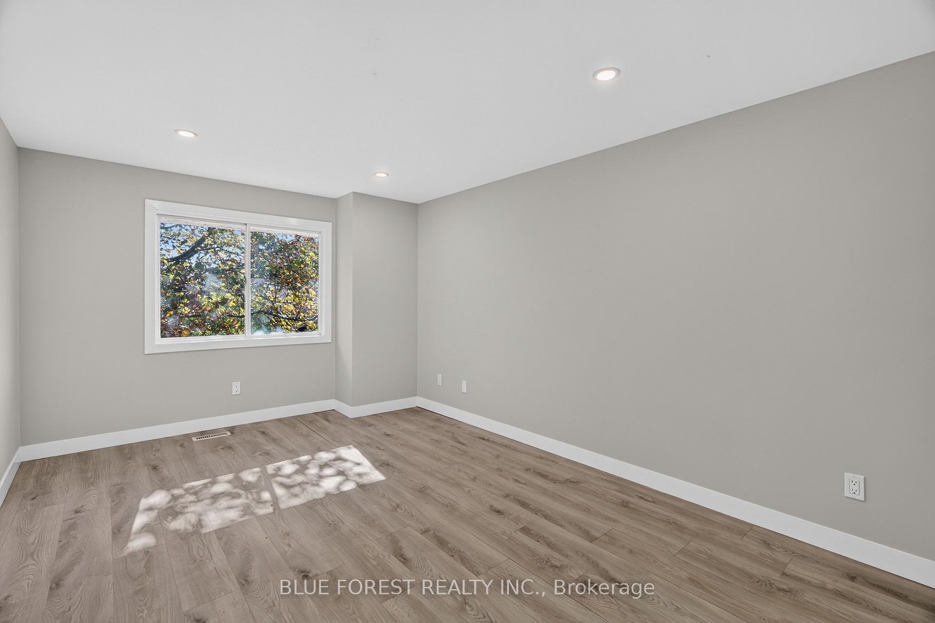 Photo 23 of 1048 Mahogany Road, London, North P — HOMEH
