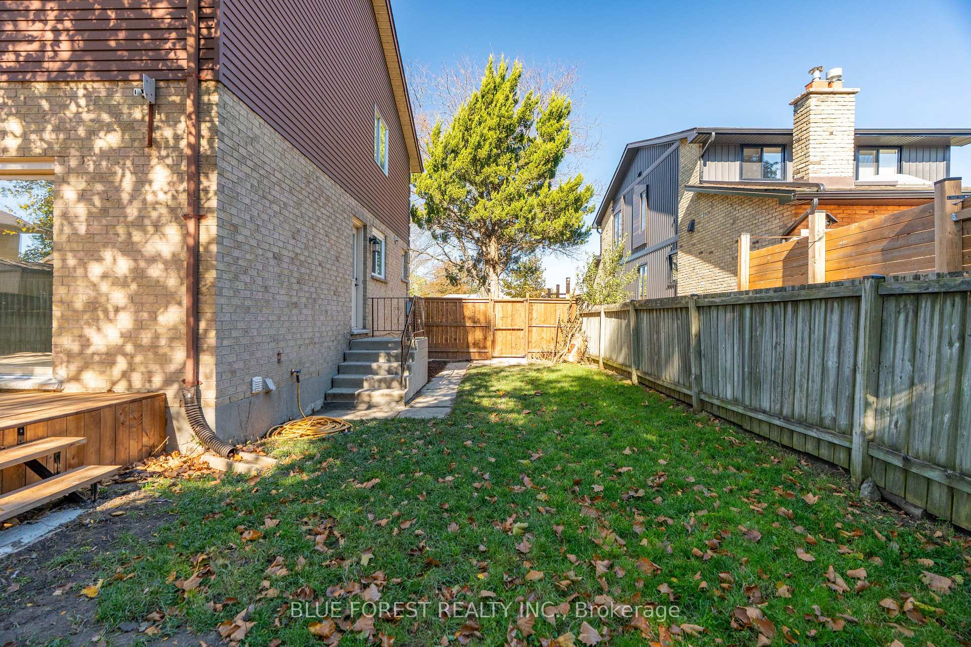 Photo 37 of 1048 Mahogany Road, London, North P — HOMEH