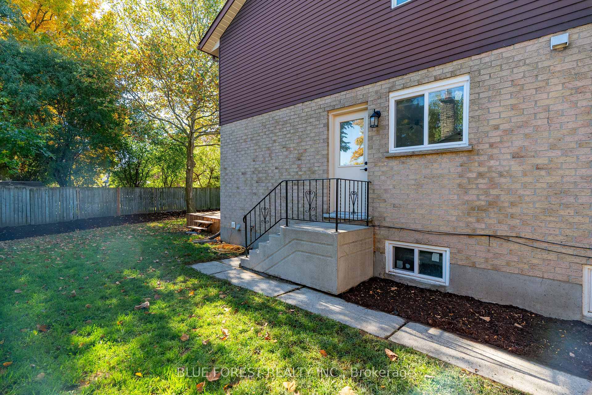 Photo 38 of 1048 Mahogany Road, London, North P — HOMEH