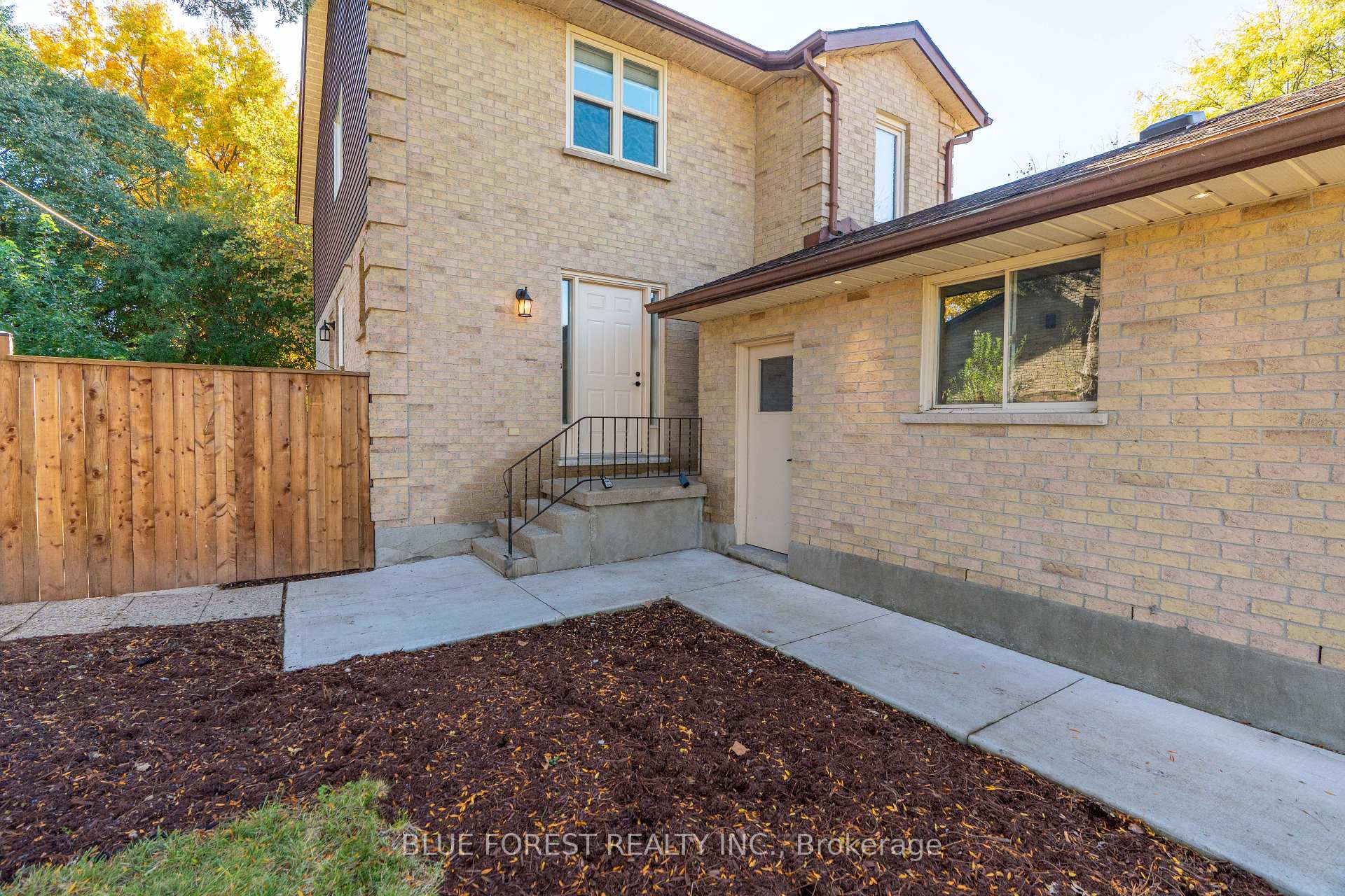 Photo 39 of 1048 Mahogany Road, London, North P — HOMEH