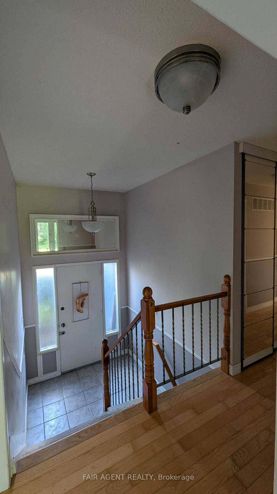 Photo 4 of 33 Maynard Drive, King, Schomberg — HOMEH