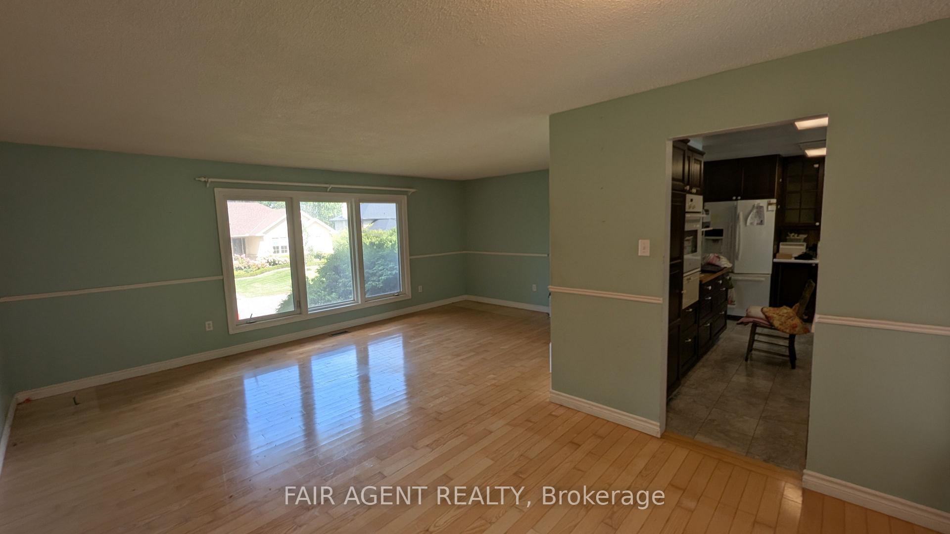 Photo 9 of 33 Maynard Drive, King, Schomberg — HOMEH
